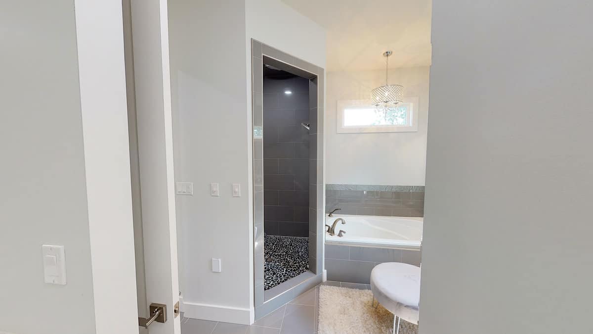 Master Bathroom: Shower