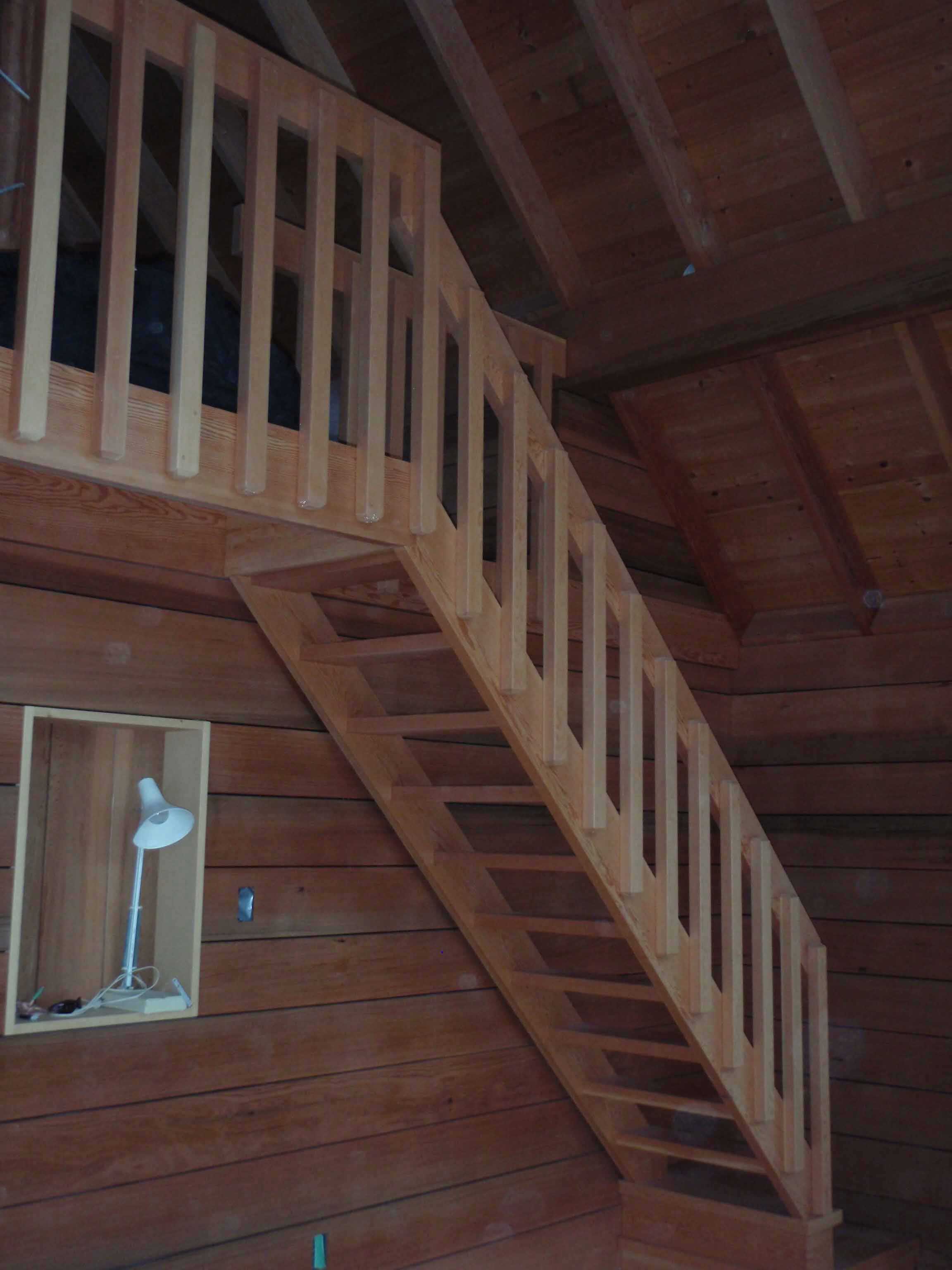Entry Hall: Staircase