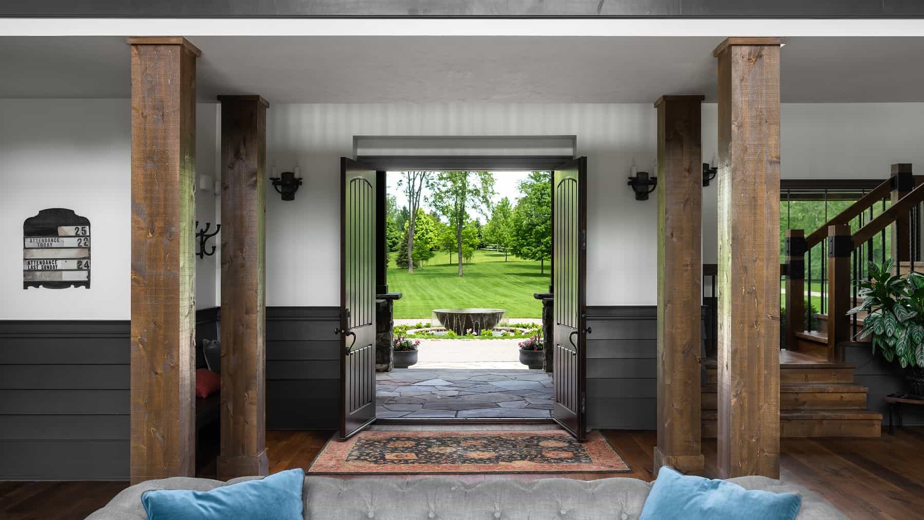 Entry Hall: Foyer