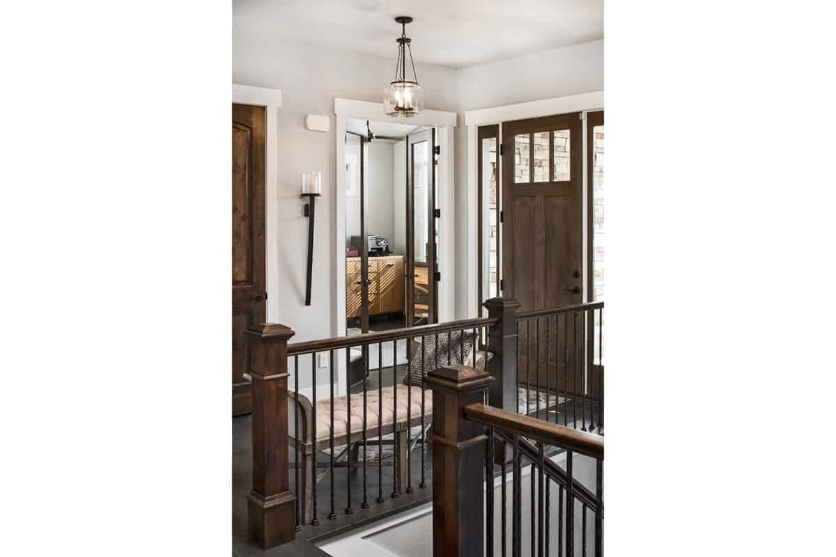 Entry Hall: Foyer