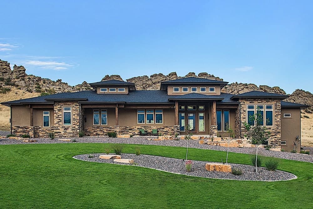 Ranch home (ThePlanCollection: Plan #161-1104)