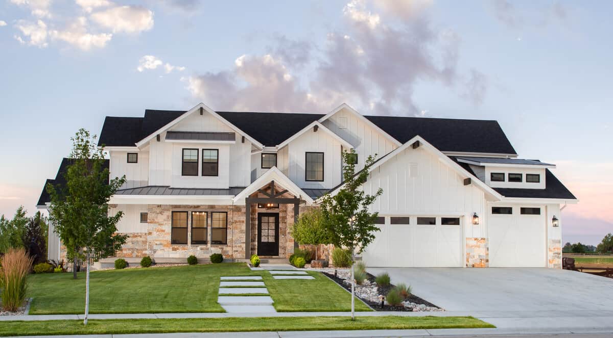 4–5-Bedroom, 3717–5698 Sq Ft Contemporary House - Plan #161-1149 - Front Exterior