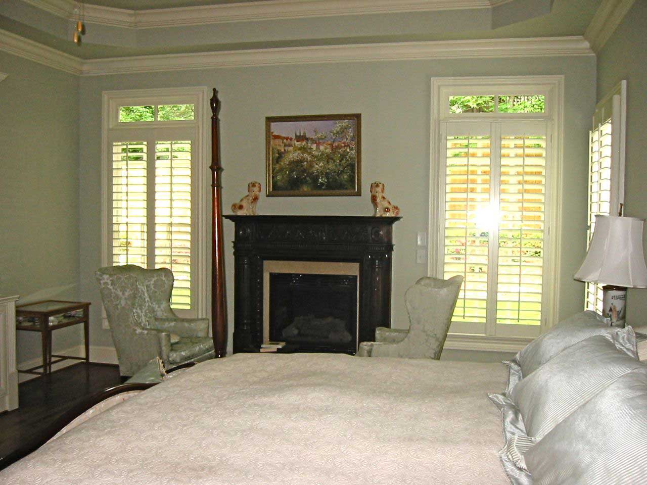 Master Bedroom: Fireplace