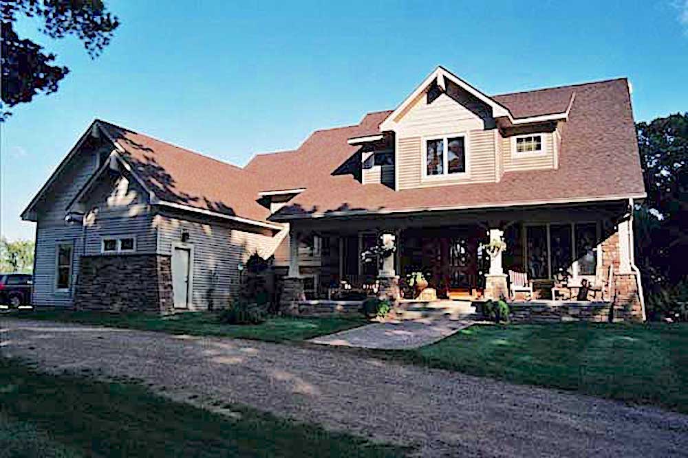 4-Bedroom, 3353 Sq Ft Country Home - Plan #165-1020 - Main Exterior