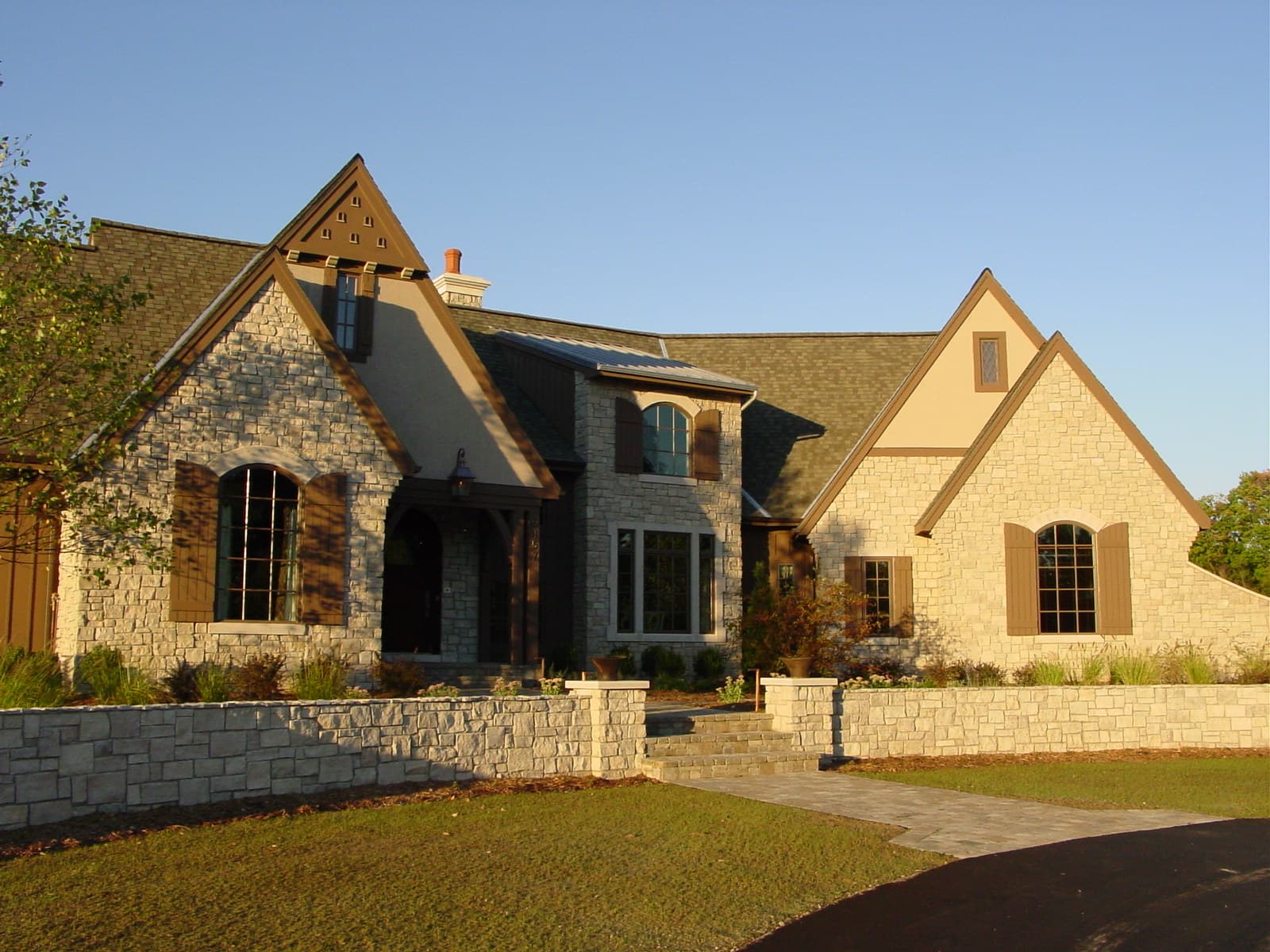 3-Bedroom, 3559 Sq Ft Traditional House Plan - 168-1104 - Front Exterior