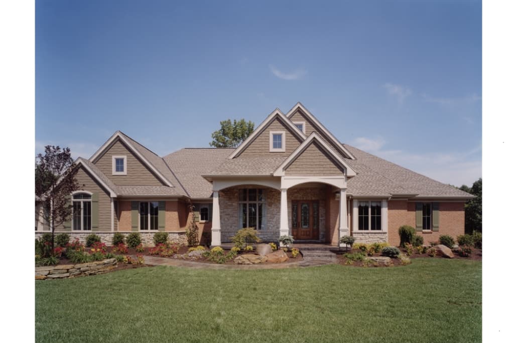3-Bedroom, 3171 Sq Ft Ranch Home Plan - 169-1016 - Main Exterior