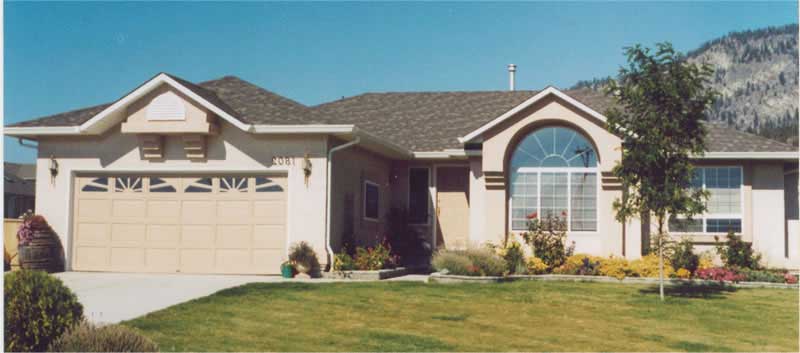 3-Bedroom, 1565 Sq Ft Ranch House Plan - 177-1034 - Front Exterior