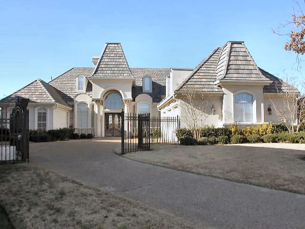 Front elevation of Mediterranean home (ThePlanCollection: House Plan #195-1006)