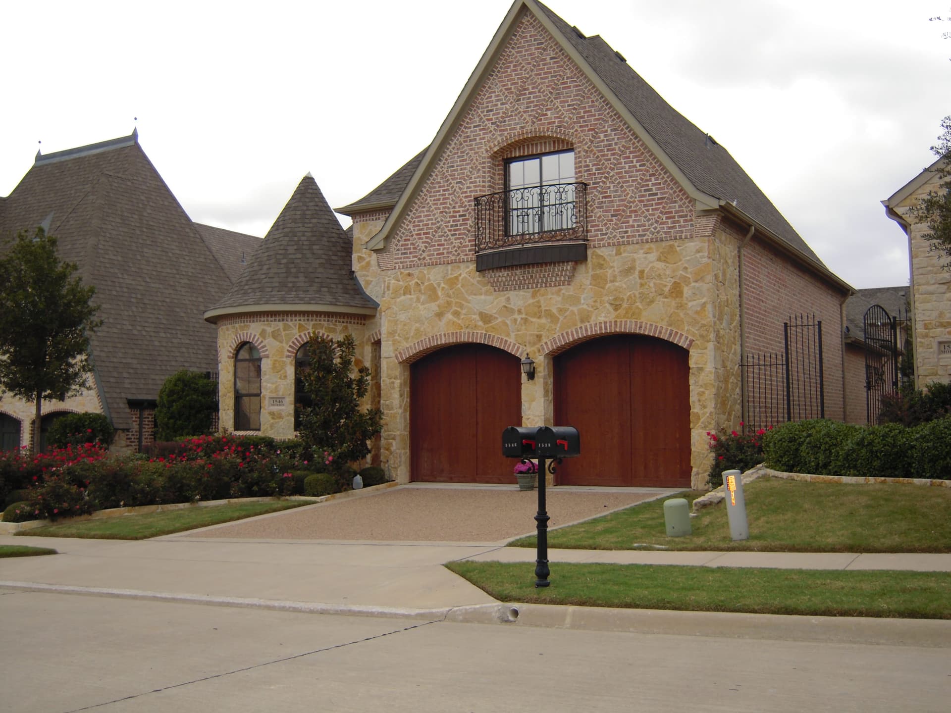 3-Bedroom, 3666 Sq Ft Luxury Home Plan - 195-1017 - Main Exterior