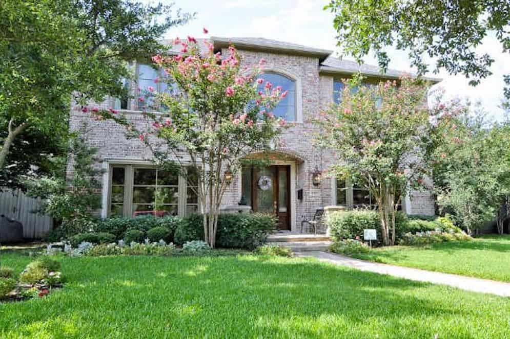 4-Bedroom, 4584 Sq Ft Traditional House - Plan #195-1223 - Front Exterior