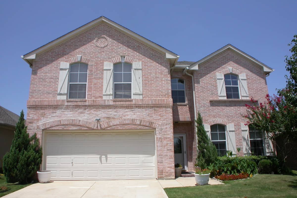 3-Bedroom, 2460 Sq Ft European House - Plan #195-1278 - Front Exterior