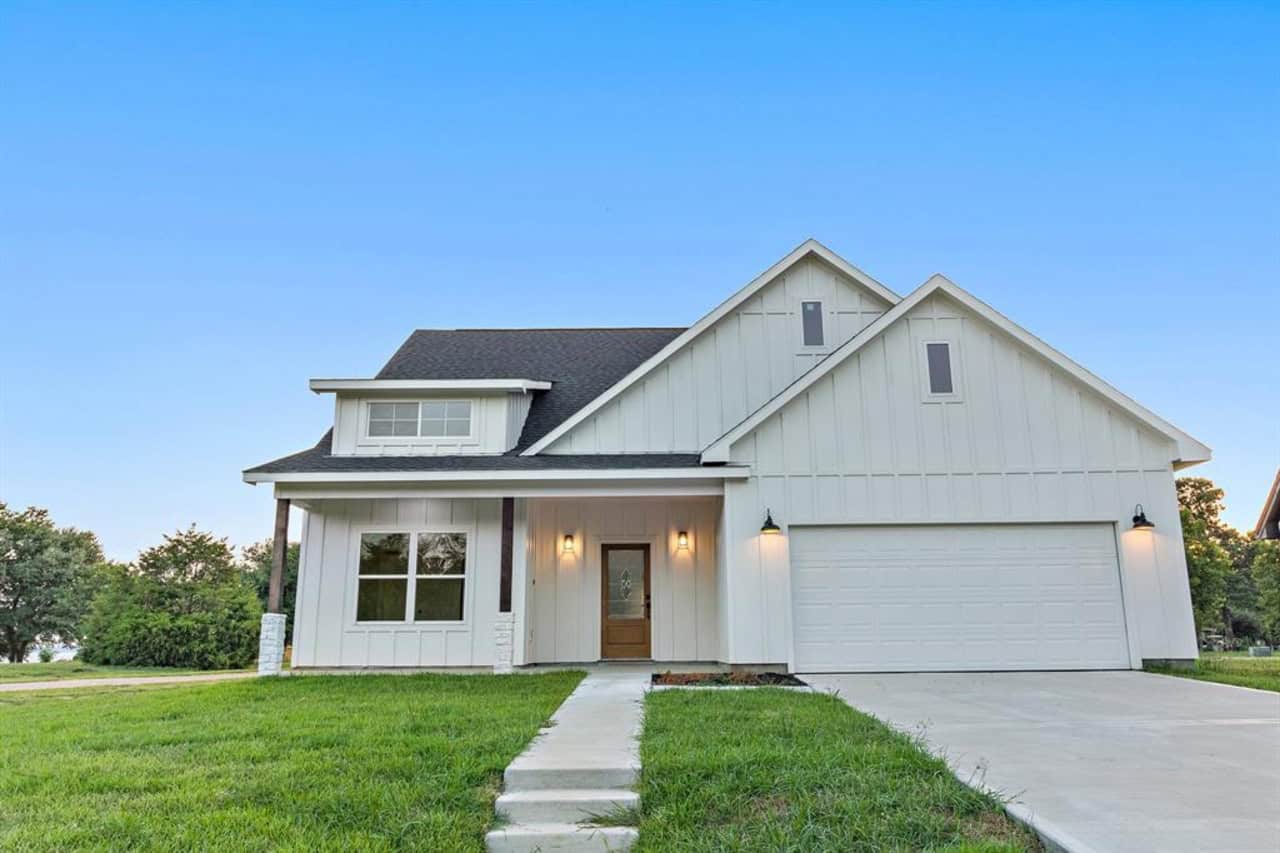 Modern Country Floor Plan - 3 Bedrms, 2 Baths - 1625 Sq Ft - #223-1016