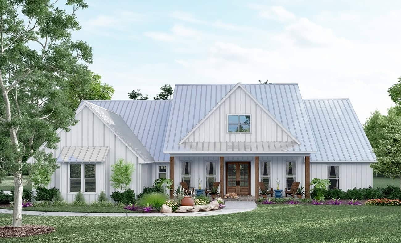Front elevation of Traditional home (ThePlanCollection: House Plan #140-1151)