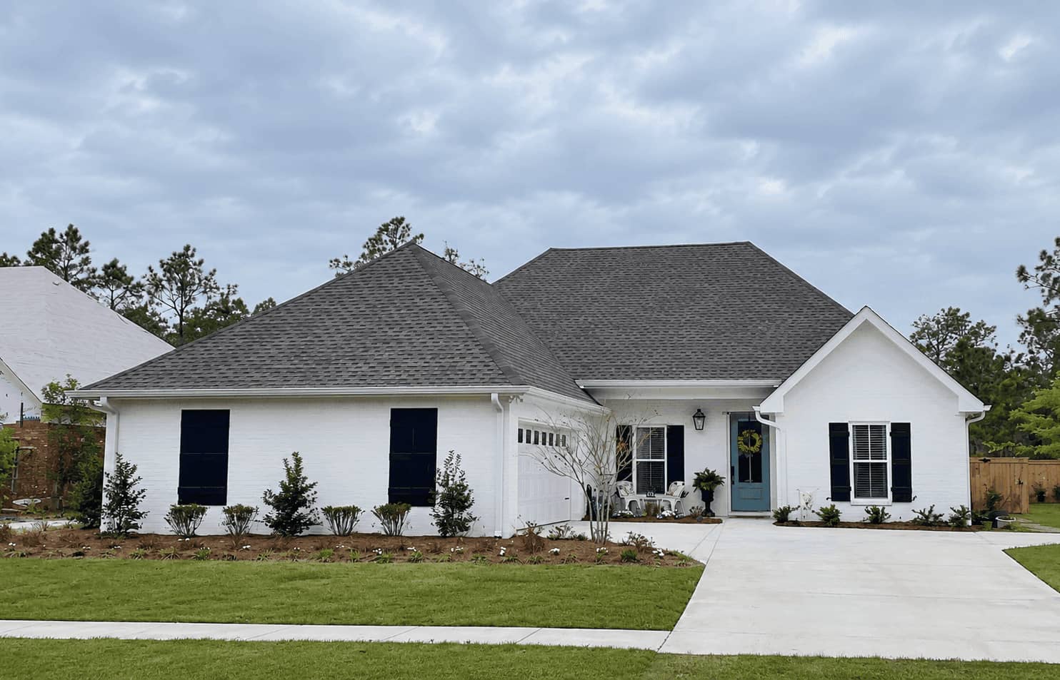 Front elevation of Traditional home (ThePlanCollection: House Plan #140-1153)