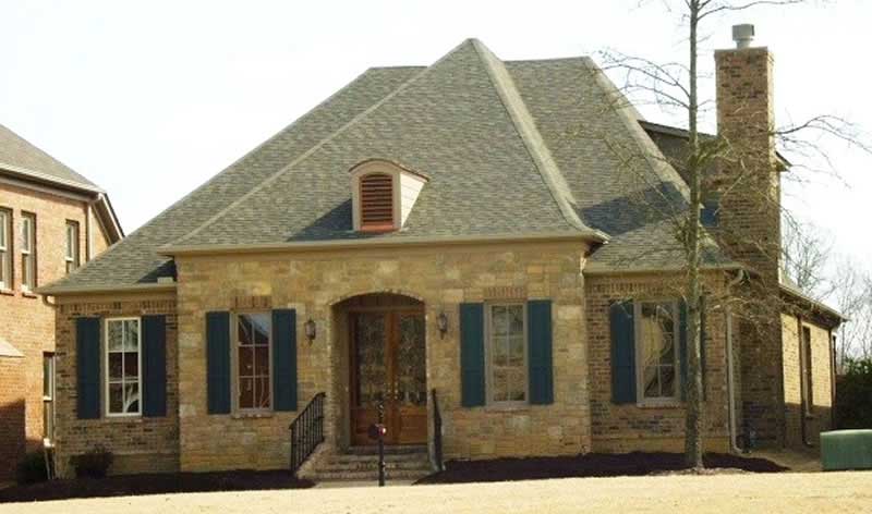 Front view of Southern home (ThePlanCollection: House Plan #170-1010)
