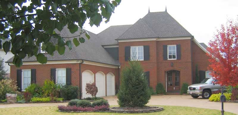 Front view of Southern home (ThePlanCollection: House Plan #170-1051)